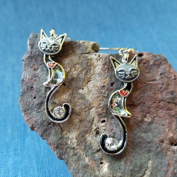 🐈‍⬛❤️Kitty Grayish Color & Heart with a Long Tail Earrings - NWOT❤️🐈‍⬛ - Picture 2 of 4